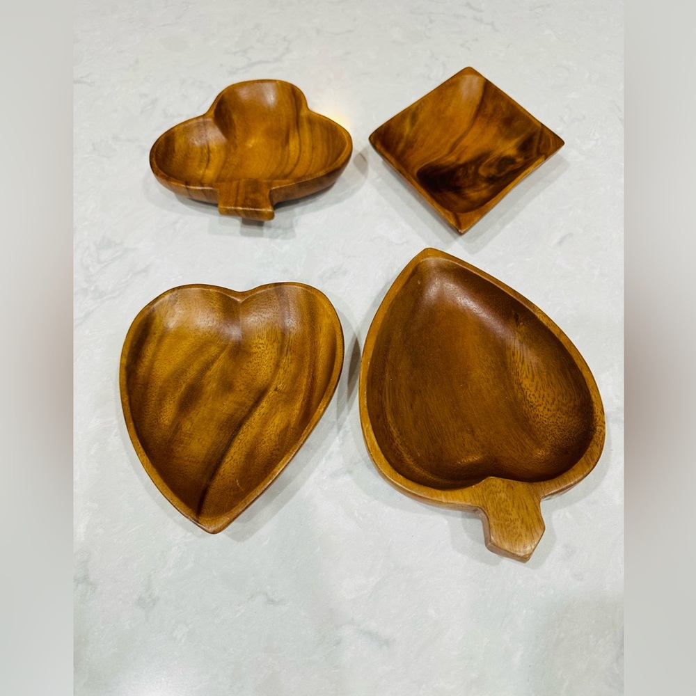 set of 4 vintage monkey pod wood bowls shaped like the suits of a deck of cards - Picture 3 of 10